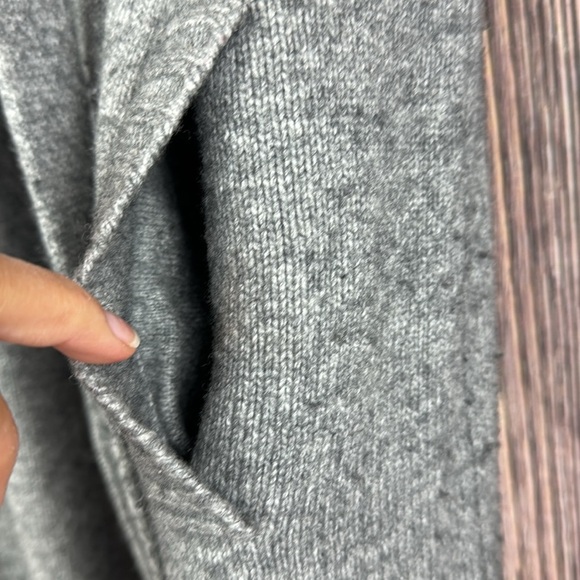 Banana Republic Gray Lambswool and Cashmere Blend Cardigan /Sweater- Size XL - Picture 4 of 11